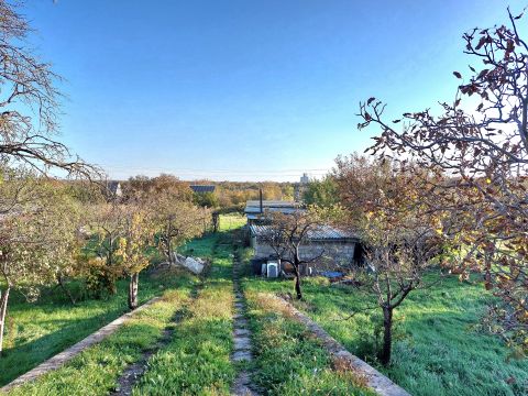 Eladó Ház 8100 Várpalota , Zártkertben, a Baglyasi Szőlőhegyen, 2247 m2-es telken, 48 m2-es kis ház melléképületekkel