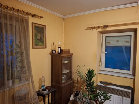 Eladó Ház 2060 Bicske ,  állomás közeli utcában