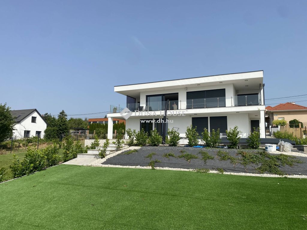 8220 Balatonalmádi — 1/13
