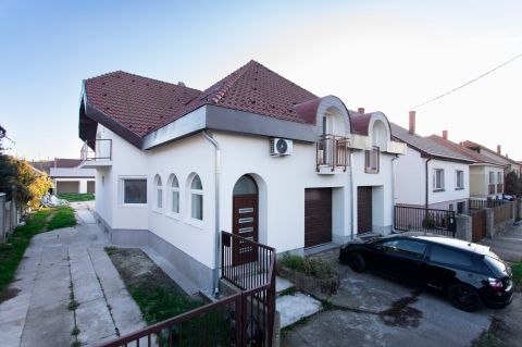 Eladó Lakás 9200 Mosonmagyaróvár , Viola utca közelében