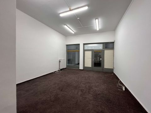 Eladó Üzlethelyiség 6230 Soltvadkert , Eladó Soltvadkerten az Átrium üzletházban egy 46 nm-es üzlethelyiség!!