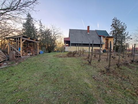 Eladó Ház 8093 Lovasberény Kinizsi utcához közel