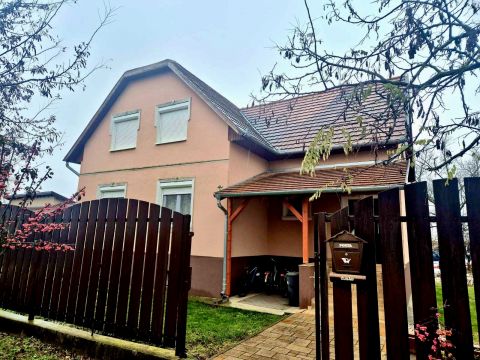 Eladó Ház 2337 Délegyháza , Csendes utcában