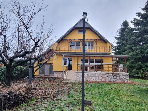 Eladó Ház 2484 Gárdony , Agárd, Termálfűrdő mellett