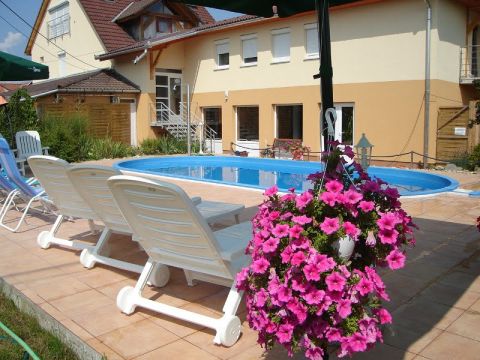 Eladó Ház 7355 Nagymányok , Wellness panzió, étterem, apartmanház a Mecsek lábánál