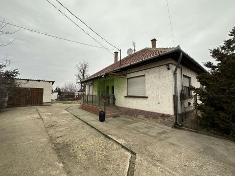 Eladó Ház 2730 Albertirsa , Csendes utcában