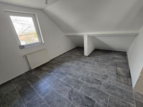 Eladó Ház 8133 Mezőszentgyörgy Központ közeli, felújított, tégla építésű családi ház 