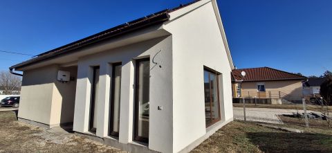 Eladó Ház 2370 Dabas , Dabas csendes részén, újépítésű családi ház eladó.