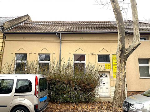 Eladó Ház 6000 Kecskemét , Belváros csendes utcájában 75 nm-es ház