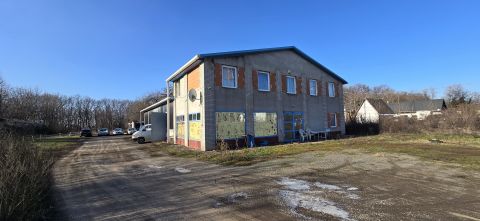 Eladó Ipari 2400 Dunaújváros , ipartelepen