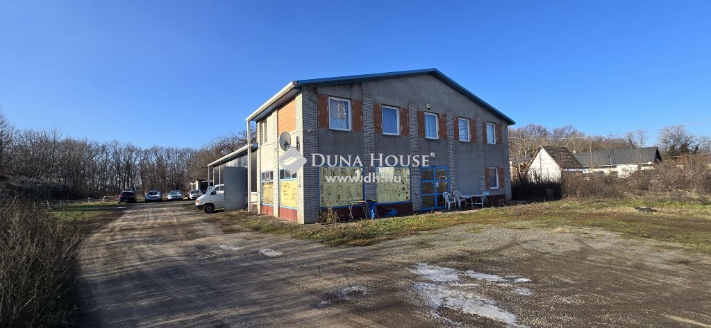 2400 Dunaújváros , ipartelepen — 1/27