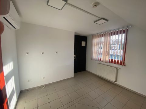Kiadó Üzlethelyiség 6000 Kecskemét 