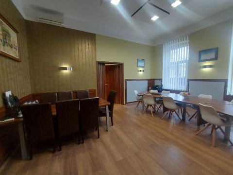 Kiadó Iroda 7623 Pécs Zsolnay szobor