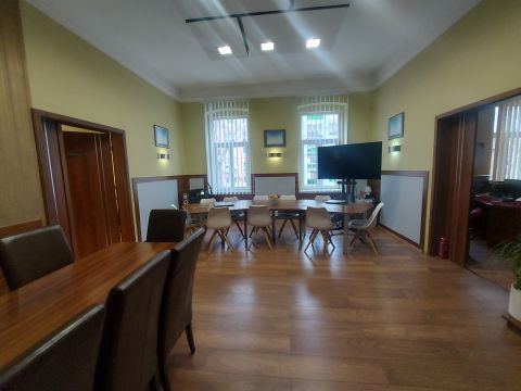 Kiadó Iroda 7623 Pécs , Zsolnay szobor