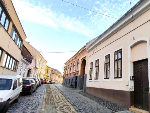 Eladó Lakás 8000 Székesfehérvár 