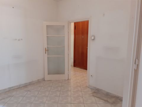 Eladó Lakás 1012 Budapest 1. kerület Krisztina város 2,5 szoba hallos, emeleti, polgári erkélyes 
