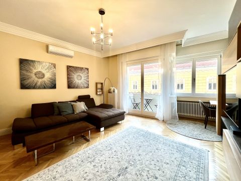 Kiadó Lakás 1056 Budapest 5. kerület Váci utcában prémium lakás erkéllyel