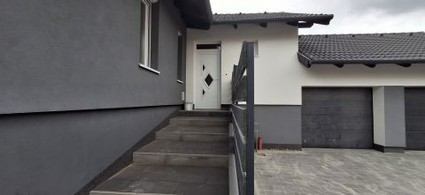 Eladó Ház 2330 Dunaharaszti , Dunaharasztiban újépítésű, jó kialakítású, 5 szobás ikerház eladó.
