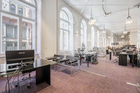 Kiadó Iroda 1052 Budapest 5. kerület , Párizsi Udvarra néző, felújított iroda