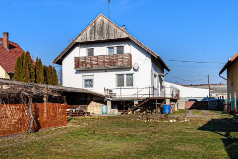 Eladó Ház 2038 Sóskút , Sóskút Orgona utca Hóvirág utca sarok