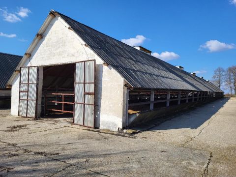Eladó Ipari 8137 Mezőkomárom 8137 Mezőkomárom, Külterület