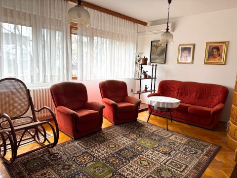 Eladó Ház 4032 Debrecen , Akadémia utcán kertkapcsolatos sorházi ingatlan ELADÓ!