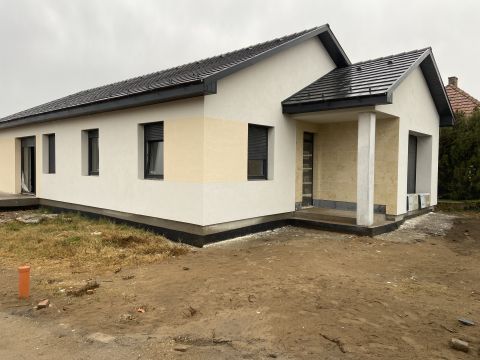 Eladó Ház 2373 Dabas , Kertvárosi csendes nyugodt környezet