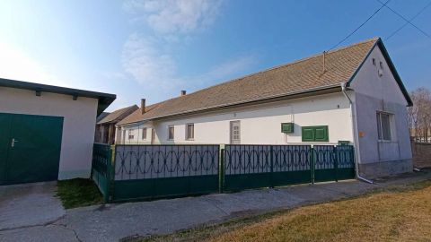 Eladó Ház 7755 Töttös Töttösön jó állapotú ház 