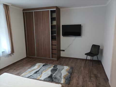 Eladó Lakás 7623 Pécs , Teljes körűen felújított,tégla lakás - bérlővel!