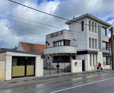 Eladó Üzlethelyiség 2040 Budaörs , Károly király utca