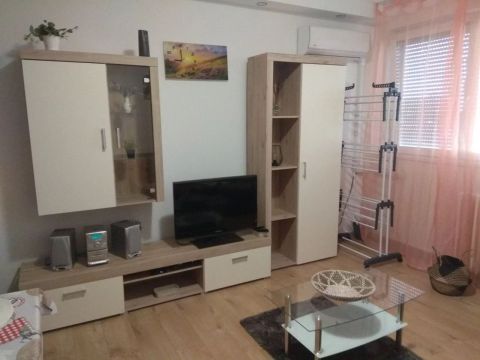 Kiadó Lakás 4024 Debrecen , Debrecen belvárosának sétálóutcájában