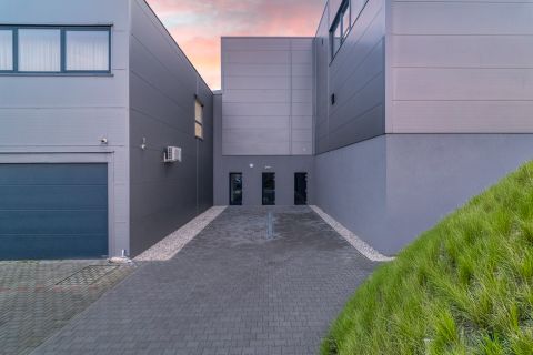 Kiadó Irodaépület 7631 Pécs 