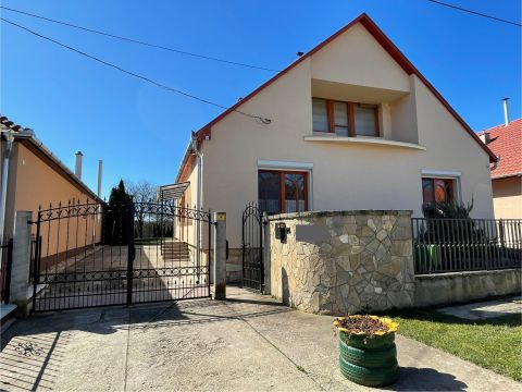 Eladó Ház 2688 Vanyarc , Csodálatos családi ház csendes utcában eladó!