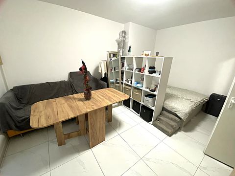 Eladó Ház 6000 Kecskemét , Belvárosban 30 nm-es felújított házrész zárt udvarral