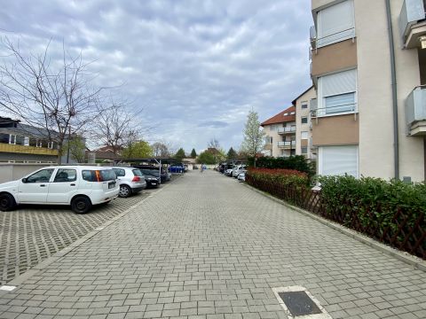 Eladó Parkoló 1184 Budapest 18. kerület , Reviczky-Liget lakóparkban, felszíni beálló E02