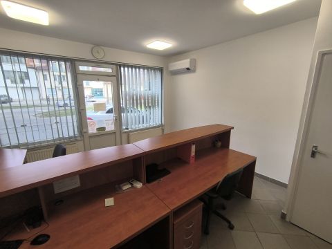 Eladó Üzlethelyiség 6000 Kecskemét , Belvárosi üzlethelység