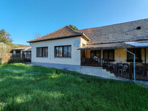Eladó Ház 2072 Zsámbék , 2072 Zsámbék, Központ