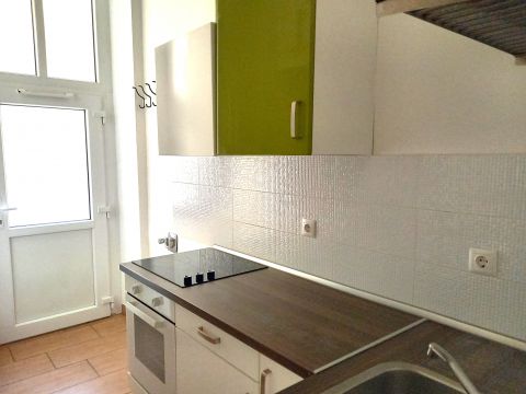 Eladó Lakás 1075 Budapest 7. kerület , Zsinagóga közelében 1+2 szobás felújított