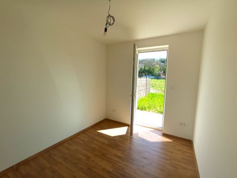 Eladó Lakás 2541 Lábatlan Lábatlan Fő út