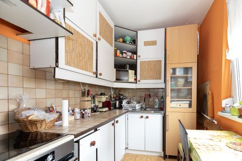 Eladó Lakás 8400 Ajka Eladó lakás Ajkán: 85m2, panelprogram, 3+1 szoba