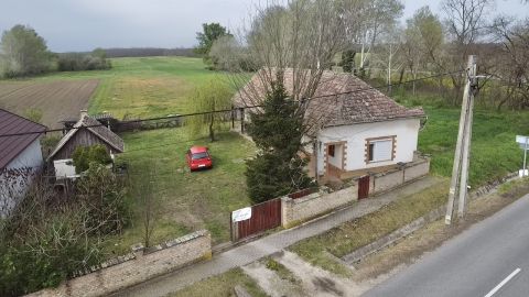 Eladó Ház 7039 Németkér , Hatalmas telekkel, kis családiház 