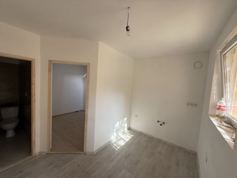 Eladó Lakás 1195 Budapest 19. kerület Felújított, szoba, konyhás lakás központi helyen!