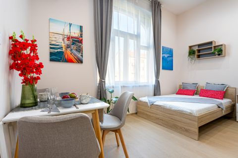 Eladó Lakás 1115 Budapest 11. kerület Felújított, bútorozott-gépesített lakás a Kosztolányinál. 1.