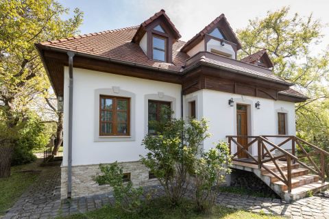 Eladó Ház 2484 Gárdony nagy saroktelken