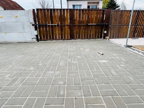 Eladó Ház 2216 Bénye 3 szoba + nappalis újépítésű ikerház, csendes, nyugodt utcában, 500 nm-es saját telekkel!