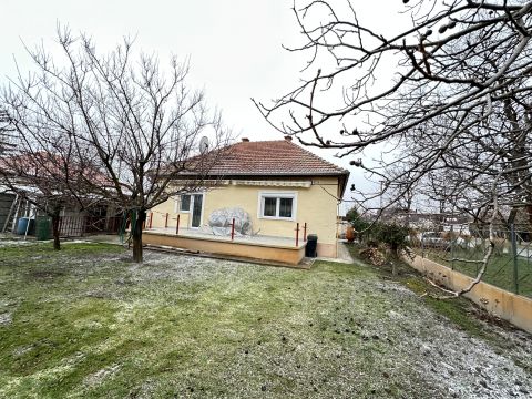 Kiadó Ház 6000 Kecskemét Kiadó családiház Kecskemét Hunyadi város kedvelt részén 