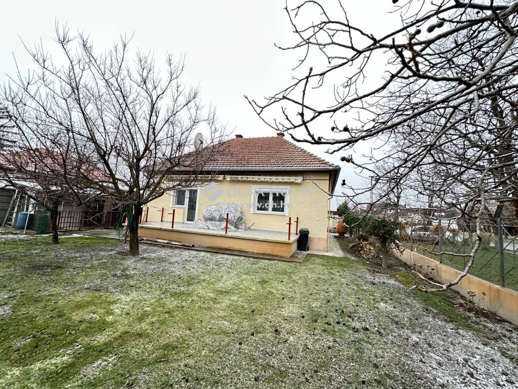 6000 Kecskemét , Kiadó családiház Kecskemét Hunyadi város kedvelt részén — 1/10