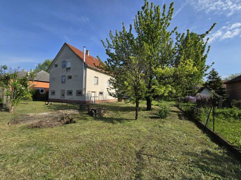 Eladó Ház 2030 Érd Tusculánumban impozáns terekkel