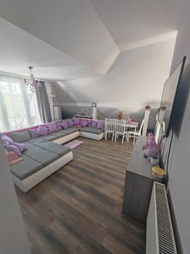 Eladó Lakás 1147 Budapest 14. kerület , Deés utca, szép lakás, terasz, autóbeálló!
