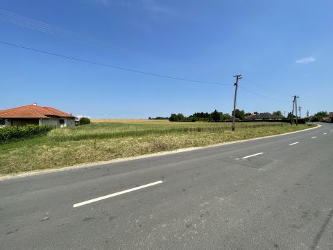 Eladó Telek 9783 Egyházasrádóc Belterületi  - ikerház építésére is alkalmas telkek -2434 m2